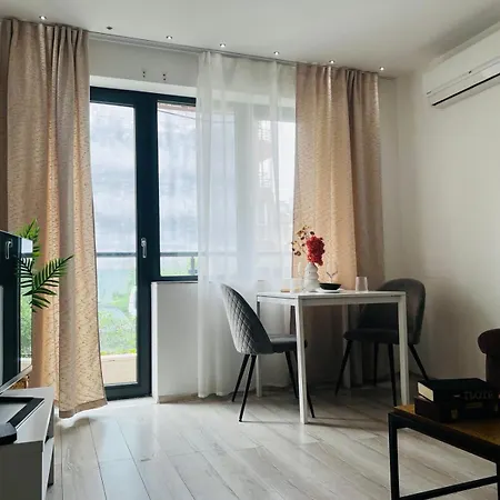 Classic Modern With Parking Place Apartamento